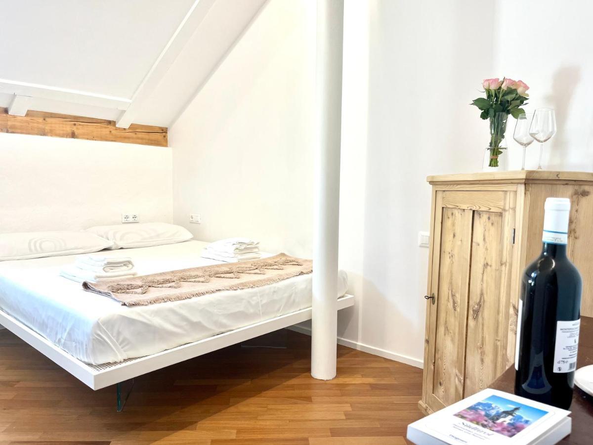 Historic Rooms And Apartments In The City Centre Of Болзано Екстериор снимка